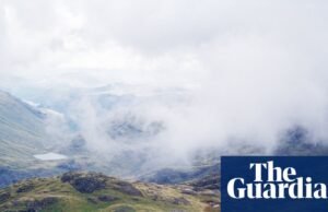 Caminhantes resgatados de Scafell Pike são instados a pagar a conta do hotel e devolver a tocha em Lake District