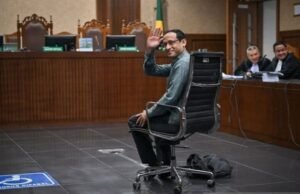 Acredita-se que o acampamento de Nadeem Makarim ainda não esteja pronto para enfrentar o promotor no tribunal, esse é o motivo