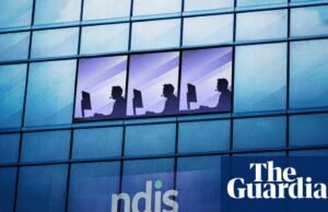 Funcionários dizem que trabalhadores terceirizados de call center no NDIS precisam fingir que trabalham para o governo.