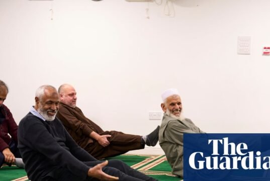 Pilates depois das orações: aulas masculinas nas mesquitas de Bradford oferecem preparo físico e amizade Bradford