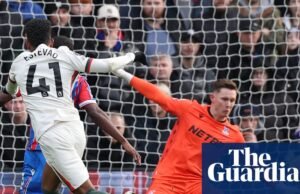 Fernandez ajuda o Chelsea a chegar aos quatro primeiros, com o Palace sofrendo pênalti antes de Wharton invadir a Premier League