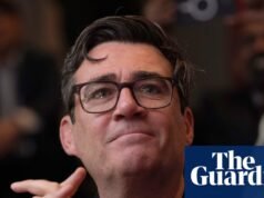 O desgraçado Burnham pode retornar para melhorar seu tamanho e linhas de ataque. Andy Burnham