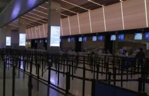 Milhares de voos foram interrompidos devido a fortes tempestades de inverno