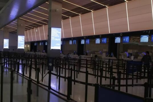 Milhares de voos foram interrompidos devido a fortes tempestades de inverno