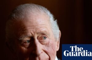 Solicita que o rei Carlos peça desculpas formalmente pela escravidão depois que pesquisas mostram o papel da Coroa. Escravidão