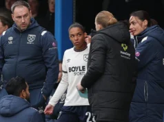 Cascarino se recusa a estrear no West Ham WSL porque estava usando brincos