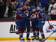 O Avalanche estendeu sua seqüência de vitórias em casa para 17 jogos, um a menos que o recorde da franquia.