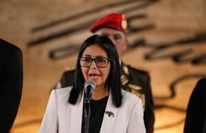 Venezuela quer ceder produção e venda de petróleo a empresas estrangeiras com direito a lucros, diz agência