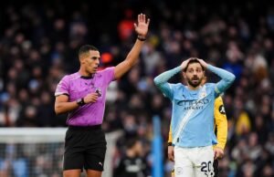 Apesar de vencer o Wolves, Pep Guardiola está insatisfeito com decisão do árbitro