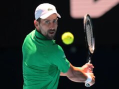 Aberto da Austrália: Novak Djokovic pede desculpas depois de quase acertar a bola na garota