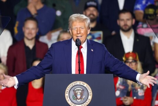 Novos megadoadores com grandes empresas antes dos super PACs de Trump apoiarem o governo