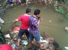 Corpo de mulher encontrado em decomposição no rio Pesanggrahan, oeste de Jacarta