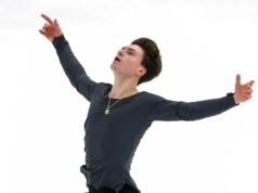 O patinador artístico Maxim Naumov se junta à equipe olímpica dos EUA um ano depois que seus pais morrem em um acidente de avião