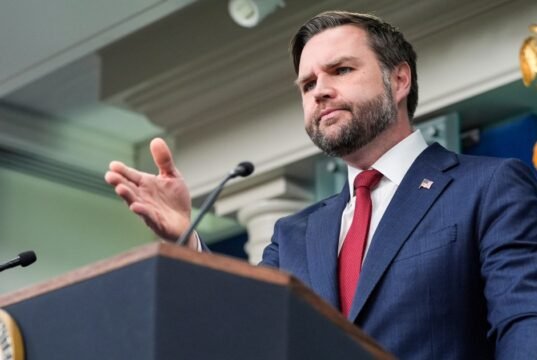 Vance disse que tentaria acalmar as tensões em Minneapolis – embora ainda criticasse os protestos lá