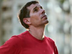 A subida sem corda do arranha-céu Taipei 101 de Alex Honnold continua após atraso climático