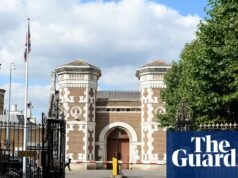 Greve de fome apoiando ação na Palestina é preso fora da prisão de Londres