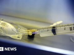 Uma enfermeira alemã presa por assassinato pode enfrentar uma investigação sobre a morte de outras 100 pessoas