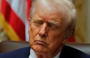 Donald Trump dá desculpas para parecer dormir durante reuniões