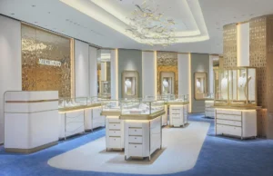 A loja especializada Pearl Mikimoto abre a boutique Takashimaya, com o Sr. Fullen e o Sr.