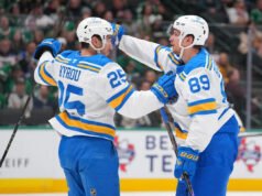 Snugrud marca um gol no final do power play na vitória dos Blues sobre os Panteras, encerrando a derrapagem de 5 jogos