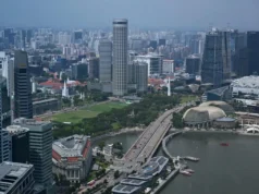 Singapura lança sete estratégias para garantir crescimento e bons empregos em meio a tarifas e ameaças de IA