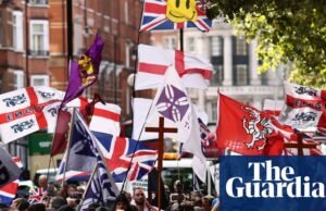 A polícia interrompeu a marcha do Ukip por Tower Hamlets devido ao medo de violência. Londres