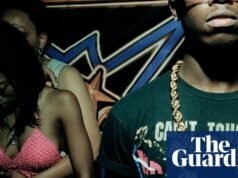 ‘Quem era essa criatura dourada?’: As estrelas da vida noturna sombria e bizarra de Londres – em fotos