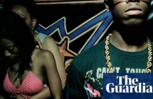 ‘Quem era essa criatura dourada?’: As estrelas da vida noturna sombria e bizarra de Londres – em fotos