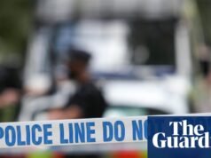 Quatro mortos em colisão entre táxi e carro em Bolton. Grande Manchester