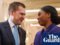 Como Robert Jenrick foi expulso antes de sua deserção. Robert Jenrick