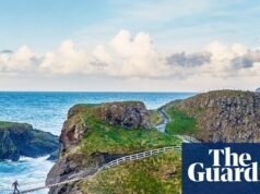 ‘As ondas bateram direto no para-brisa do ônibus’: uma viagem sem carro ao longo da dramática costa do condado de Antrim, Irlanda do Norte.