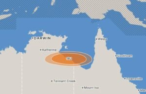 Inundações em Queensland: a baixa tropical pode se transformar em ciclone à medida que fortes chuvas continuam a causar estragos no extremo norte