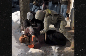 Agentes da Patrulha da Fronteira entram em confronto com transeuntes após o tiroteio fatal de Alex Pretty