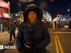 A BBC no protesto perto de onde Alex Pretty foi morto a tiros