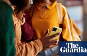 ‘Isso não pode ser deixado para famílias individuais’: como as restrições nas redes sociais podem afetar crianças menores de 16 anos nas redes sociais