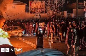 Trump pondera opção militar “muito forte” enquanto centenas morrem em protestos no Irão