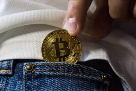 Preço do Bitcoin caindo rapidamente, analista aconselha não agir precipitadamente, por quê?