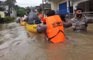 Pramono sublinhou que mudar para apartamentos é uma solução para os residentes de Rawa Buaya, para que não tenham de enfrentar novamente inundações