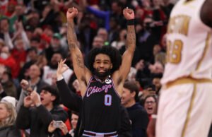 Os Bulls venceram o Celtics com Kevin Huerter de 3 pontos antes da campainha, quando a camisa número 1 de Derrick Rose foi aposentada