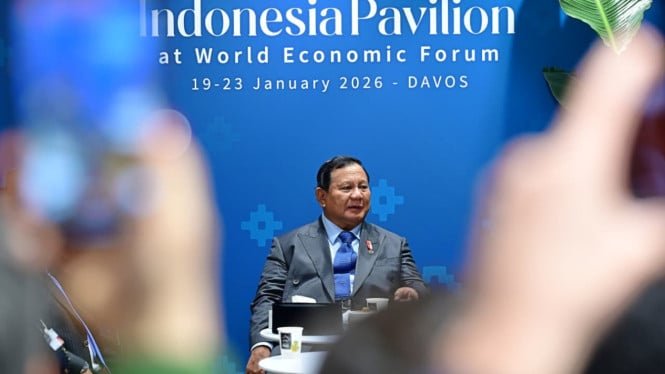 697276f5cd35e-presiden-ri-prabowo-subianto-menyambangi-paviliun-indonesia-di-davos-swiss_665_374.jpg