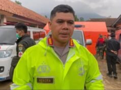 Atualização sobre as vítimas do desastre do deslizamento de terra em Sisarua, posto de Devi recebe 25 sacos para cadáveres