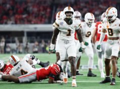 O principal tackler de Miami, Mohamed Toure, deve retornar para uma 8ª temporada de futebol universitário em 2026
