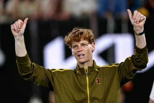 Sinner parece pronto para vencer a bateria enquanto Swiatek enfrenta o qualificador Inglis