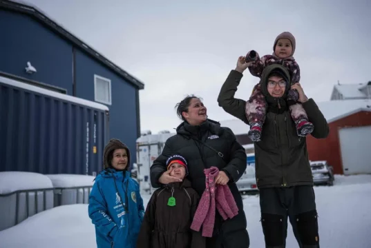 Diante do presidente Trump, os groenlandeses tentam tranquilizar seus filhos