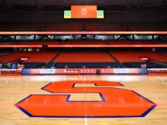 Kelvin Russell III, o jogador de futebol mais bem avaliado do Syracuse em 25 anos, junta-se ao time de basquete