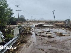 Duas pessoas morreram e várias outras desapareceram após o terrível deslizamento de terra