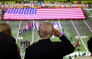 O presidente Trump disse ao New York Post que não comparecerá ao Super Bowl porque é “muito longe”
