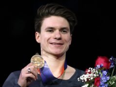 O patinador artístico Maxim Naumov se junta à equipe olímpica dos EUA após a morte dos pais