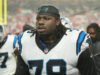 Panthers OL Ikem Ekwonu rompeu o tendão patelar na derrota nos playoffs para o Rams e pode perder a temporada de 2026