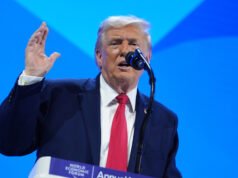 O que há em preto, azul e laranja? O presidente, aparentemente.